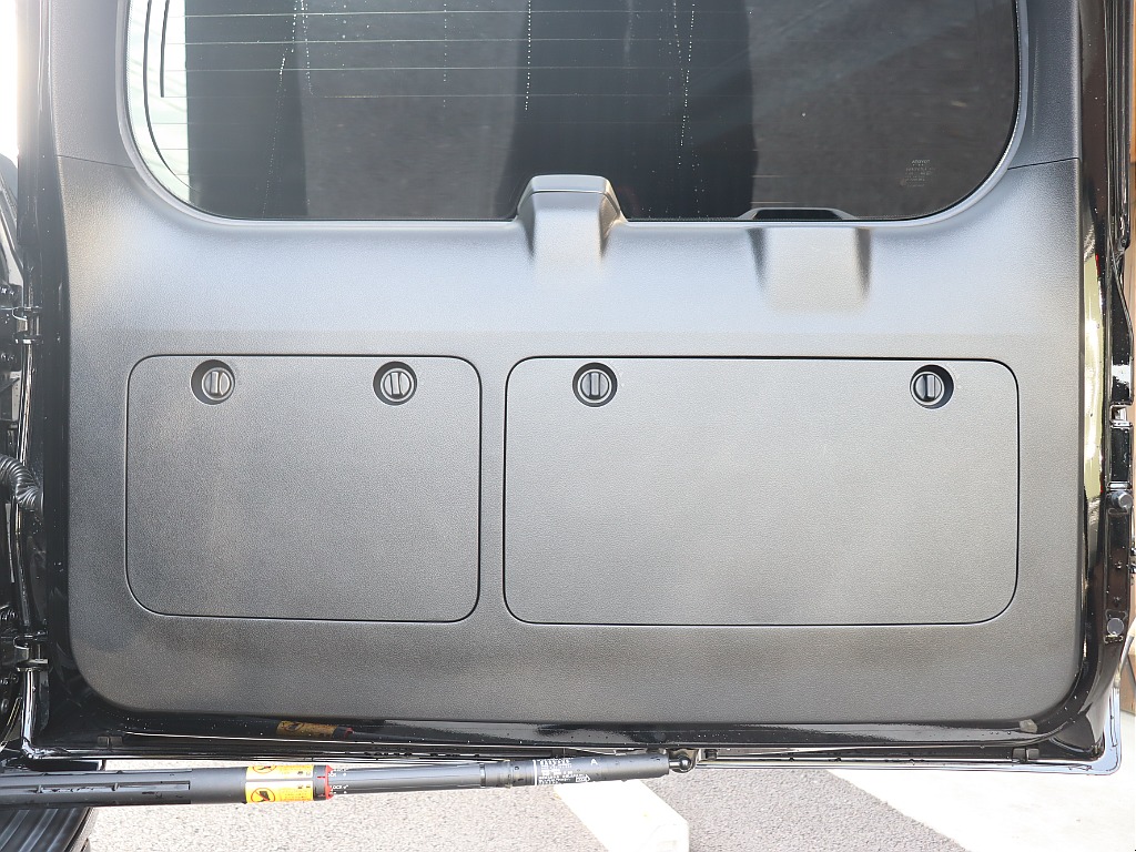 リアゲート内張り！