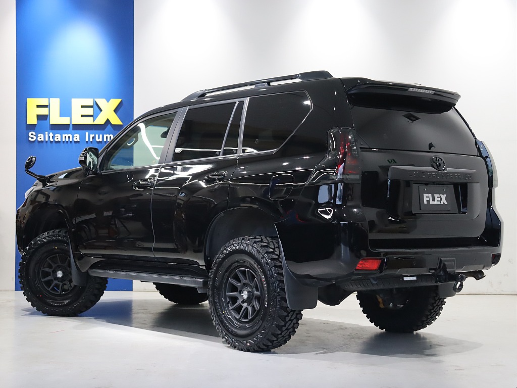 ひと際目立つプラドです☆