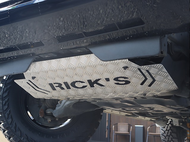 RICKS製スキッドプレートがいいアクセントになっています☆