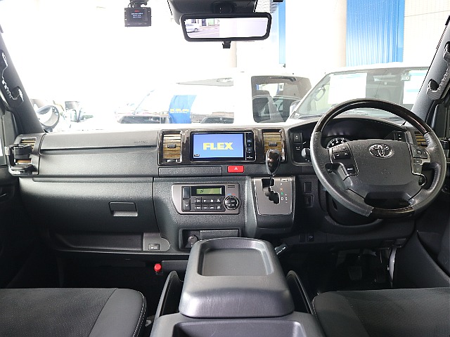 特別仕様車ダークプライムⅡなので高級化のある内装になっております♪♪