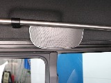 サイドにはスピーカーが装着されておりますので後席の方も音声をお楽しみいただけます♪♪