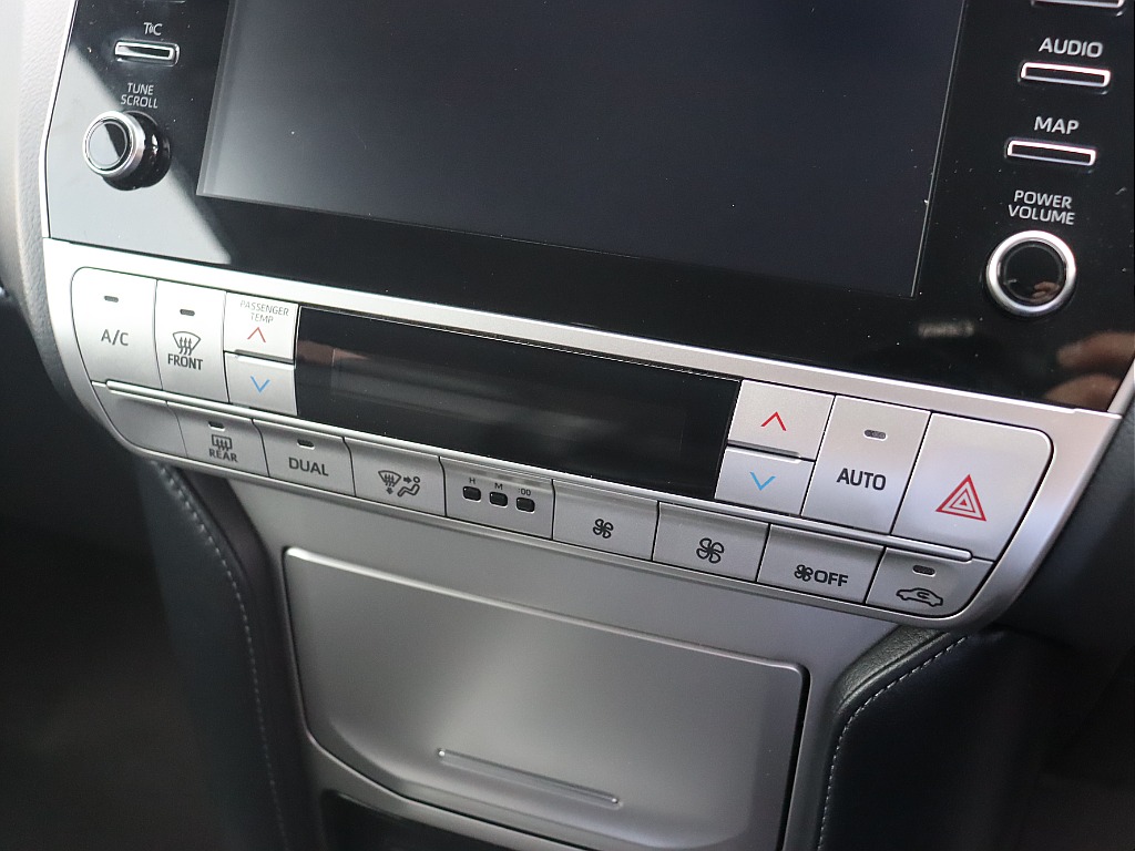 左右独立のエアコン操作スイッチ！
