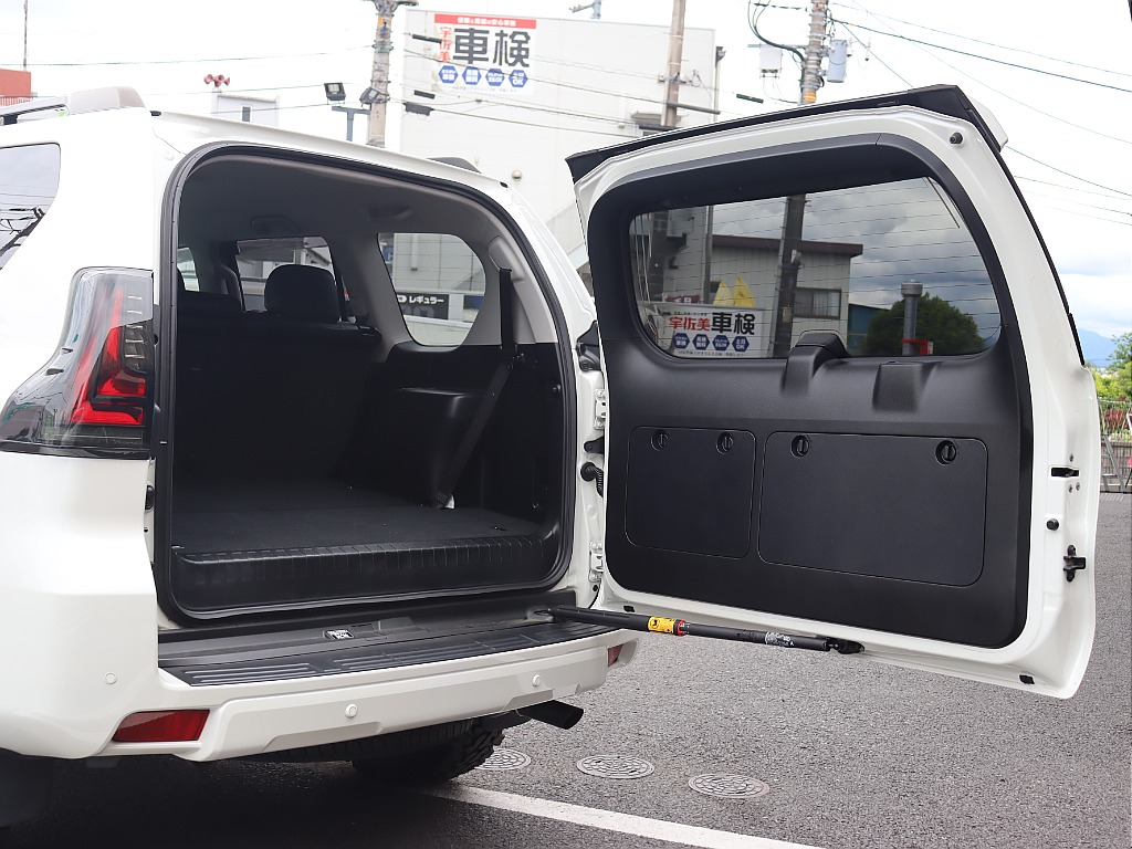 リアゲートは横開きです！