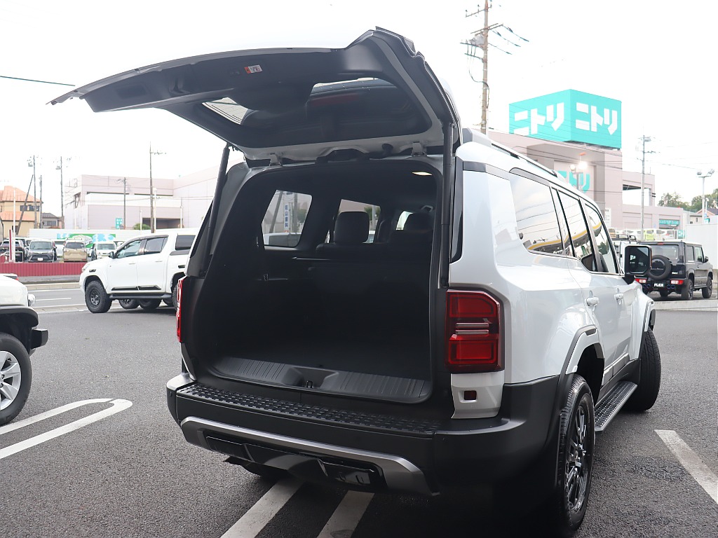 リアゲートは上開きになりました！！