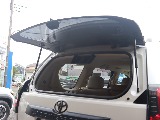 リア窓は開閉可能！