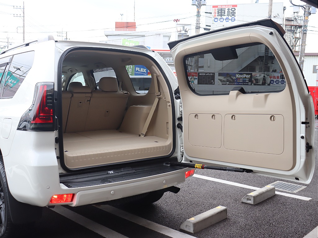 バックドアは横開き仕様！