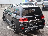 リアゲートは伝統的な上下開き！