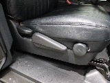 シート調整は手動で素早くできちゃいます♪