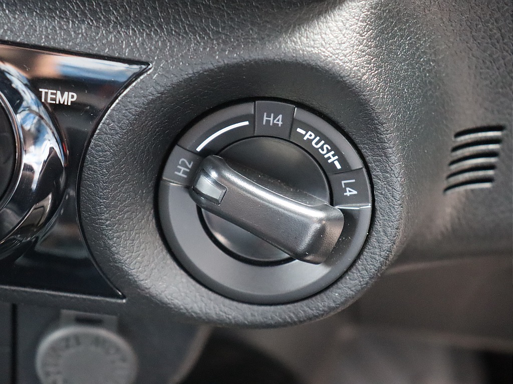 ハイラックスはパートタイム4WDです！