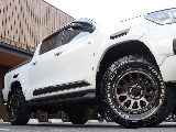足元にはTOYOオープンカントリー×デルタフォースオーバルホイールの組み合わせ♪