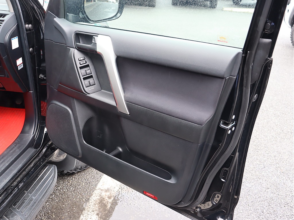 運転席ドア内張り！