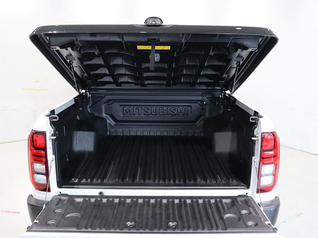 三菱&nbsp;トライトン&nbsp;2.4DT GSR 4WD&nbsp;&nbsp;埼玉県の詳細画像&nbsp;その8