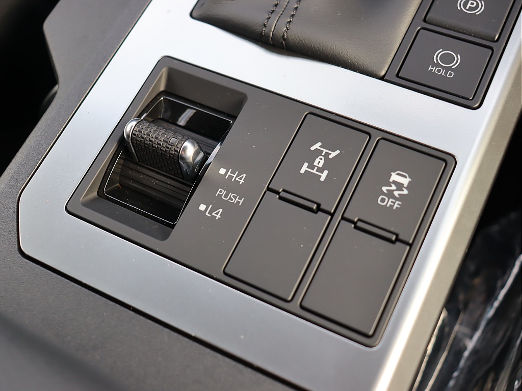 トヨタ&nbsp;ランドクルーザー250&nbsp;2.8VXディーゼルターボ 4WD&nbsp;RAYS18インチAW&nbsp;埼玉県の詳細画像&nbsp;その18