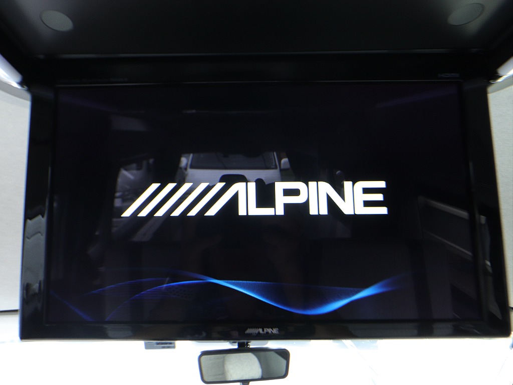 ALPINE　12.8inフリップダウンモニター付き！