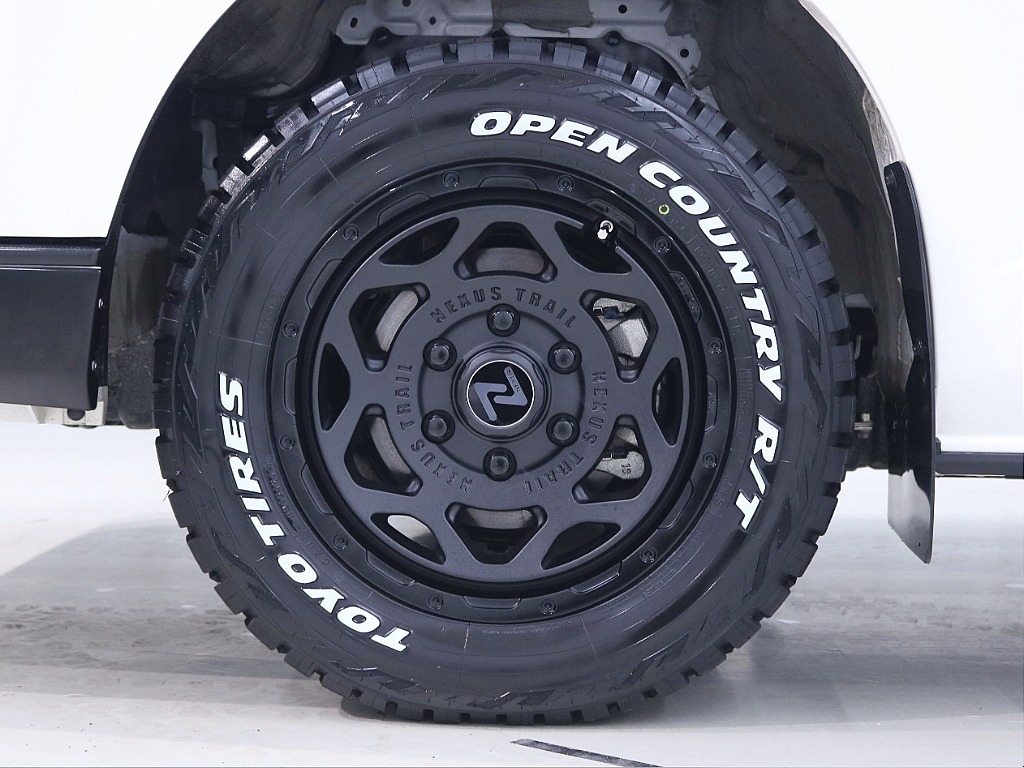 TOYO TIRES オープンカントリー　タイヤ 16in・NEXUS TRAIL NT-1 アルミホイール 16in　オフロード仕様な車です♪