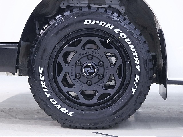 TOYO TIRES オープンカントリー　タイヤ 16in・NEXUS TRAIL NT-1 アルミホイール 16in　オフロード仕様な車です♪