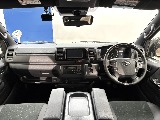 運転席助手席アームレスト小物収納付き！