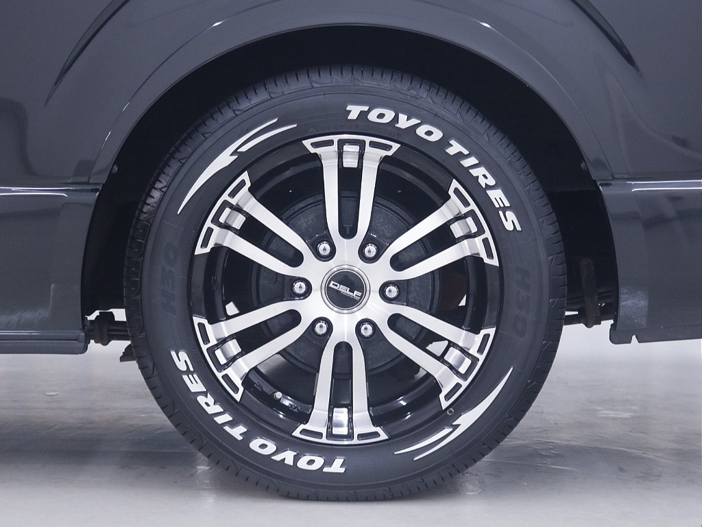 FLEXオリジナル　Delｆ02　アルミホイール　17in・TOYOタイヤ H30　17in