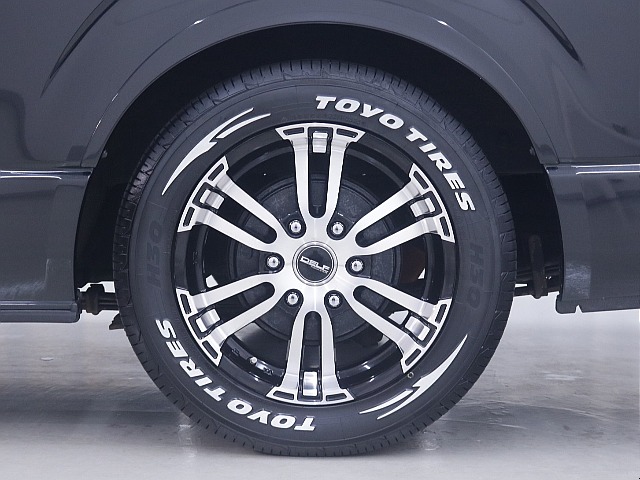 FLEXオリジナル　Delｆ02　アルミホイール　17in・TOYOタイヤ H30　17in
