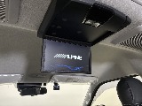 アルパインフリップダウンモニター10.1in付きで後席も退屈する事はありません！