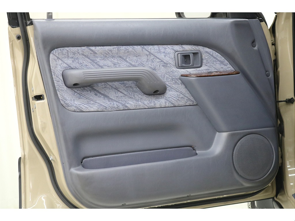 ドアトリムになります☆