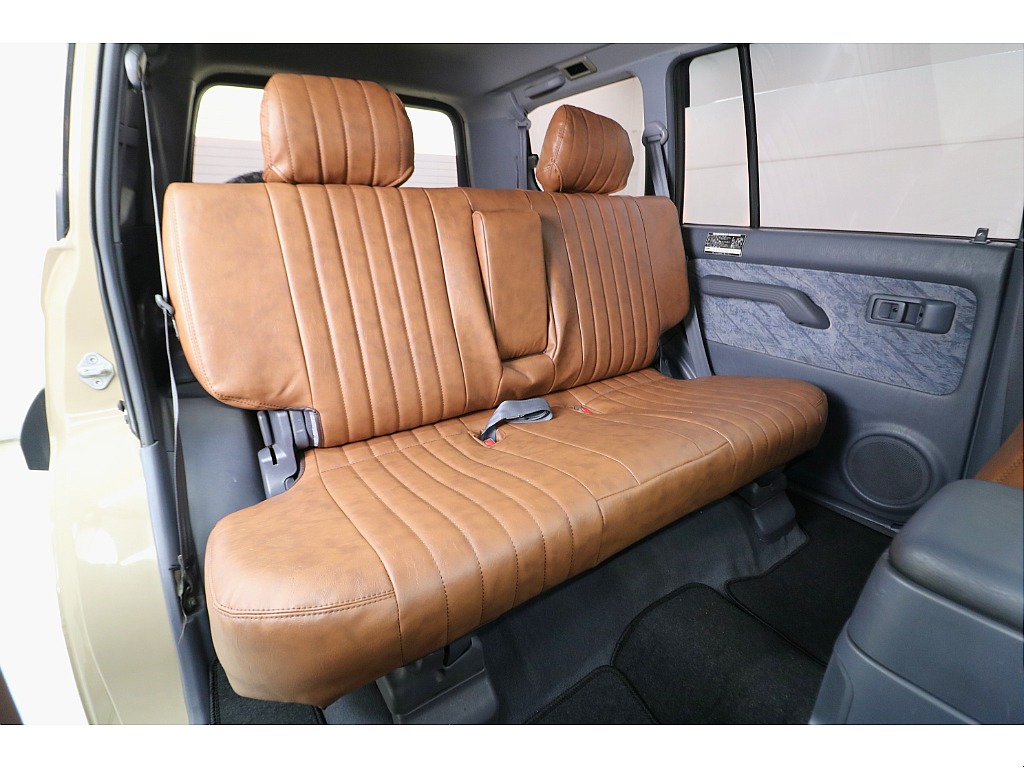 後部座席になります☆