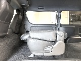 ハイエースバンとなりますので2列目跳ね上げ可能です！