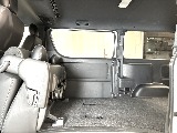 ハイエースバンとなりますので2列目跳ね上げ可能です！