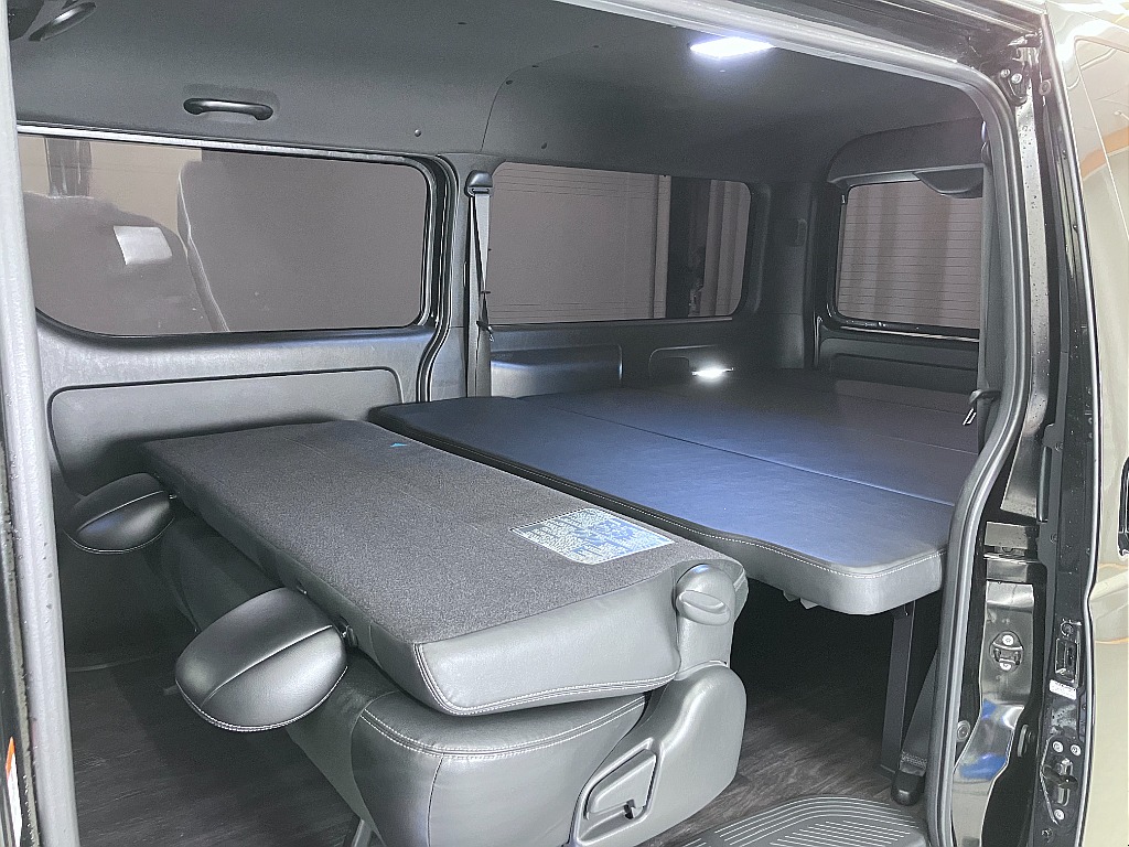 2列目背もたれ倒してフルフラットに♪