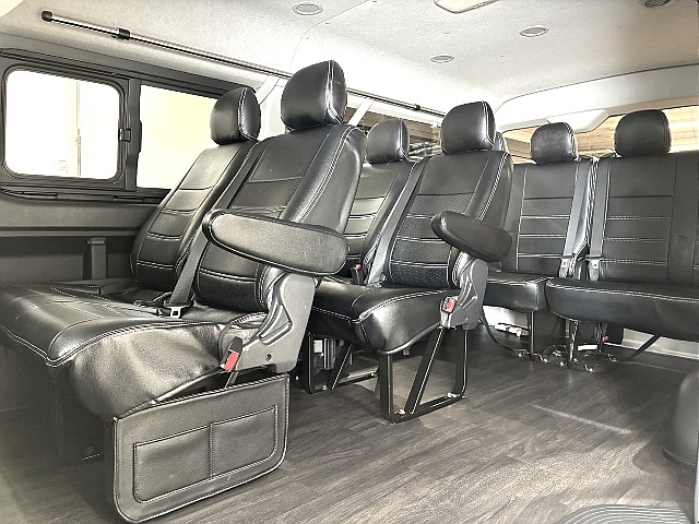 １０人乗りノーマルワゴン♪フローリング施工済み♪