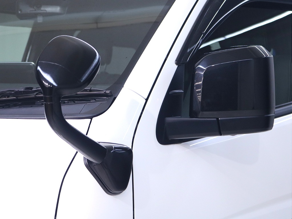 トヨタ ハイエースバン(13枚目)