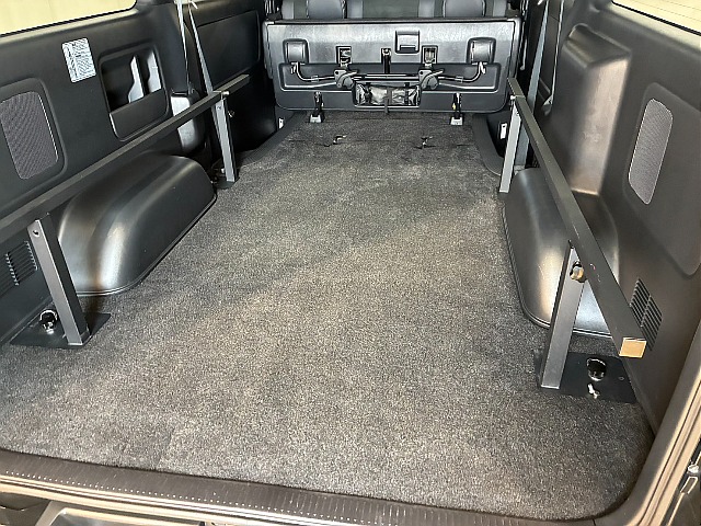 バンならではの荷室の広さ♪