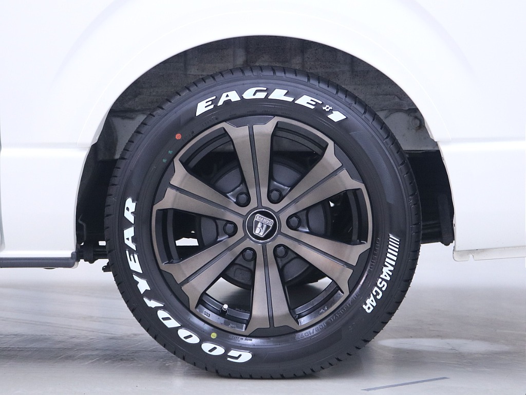 トヨタ ハイエースバン(5枚目)