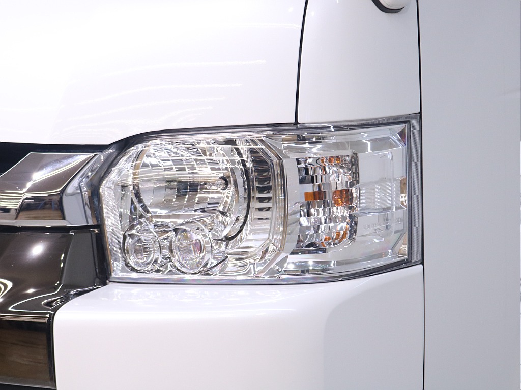 トヨタ ハイエースバン(6枚目)