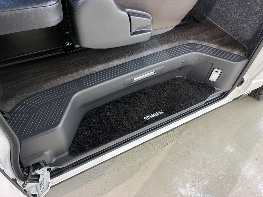 トヨタ ハイエースバン(53枚目)