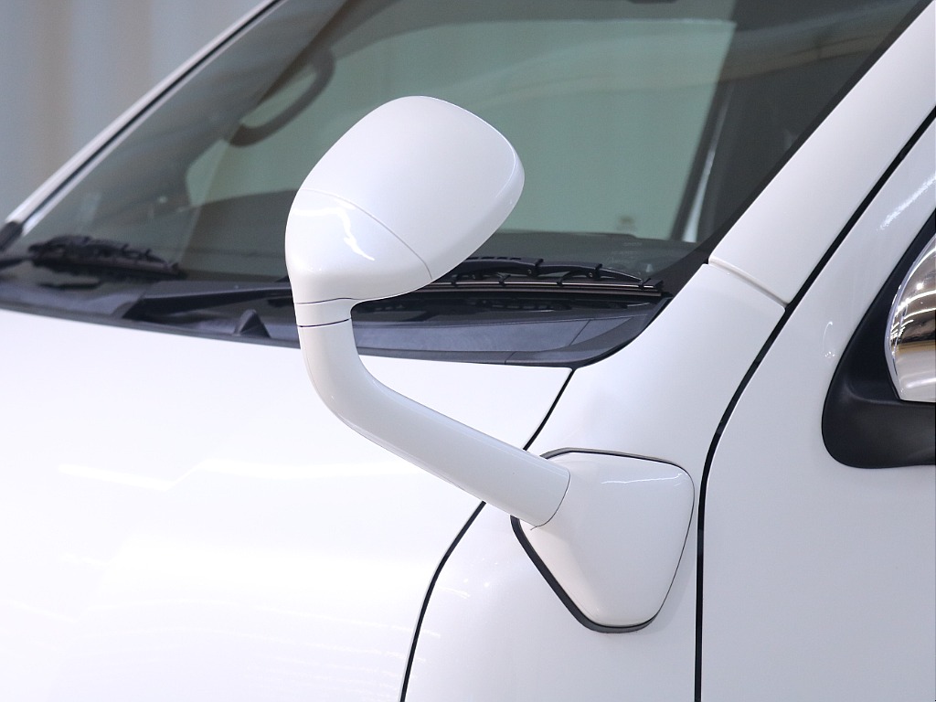 トヨタ ハイエースバン(7枚目)