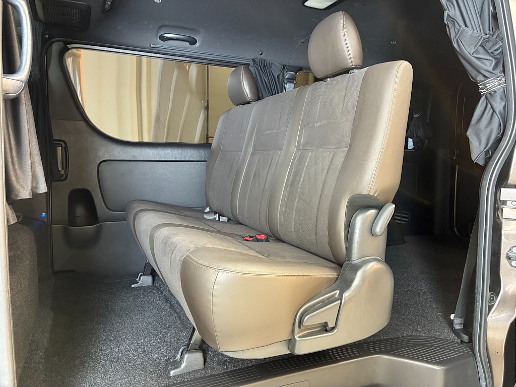 2列目シート　状態良好♪シートカバー取り付け可能！