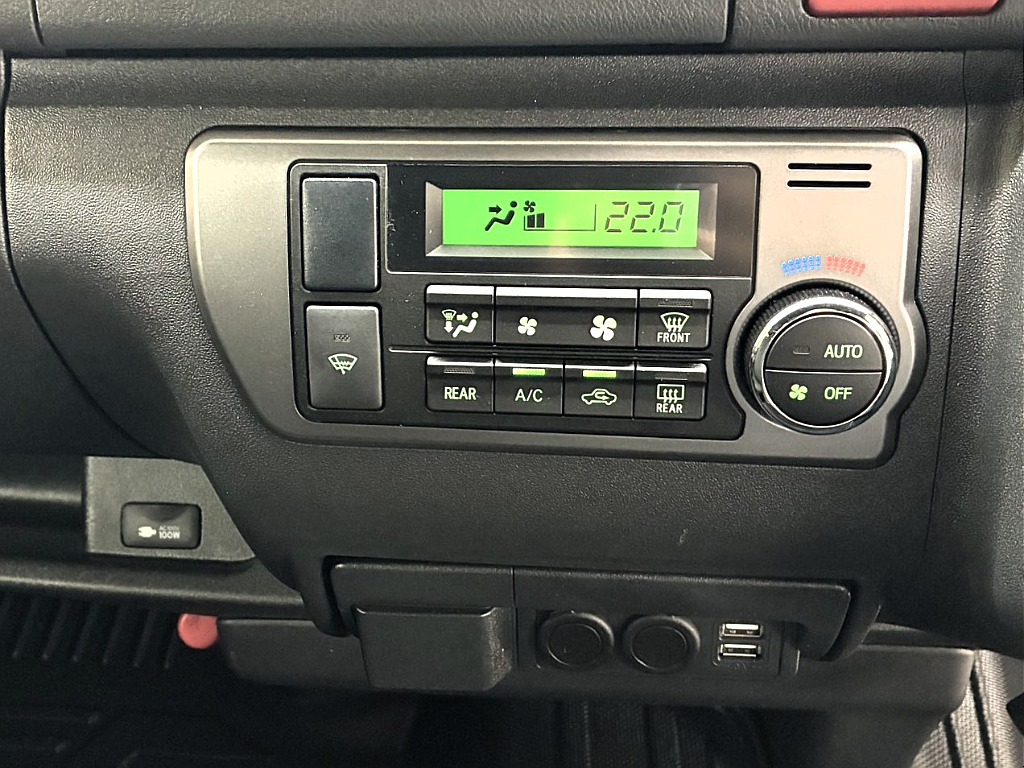 AC100Vあり！ソケット×2 USB×2あり！