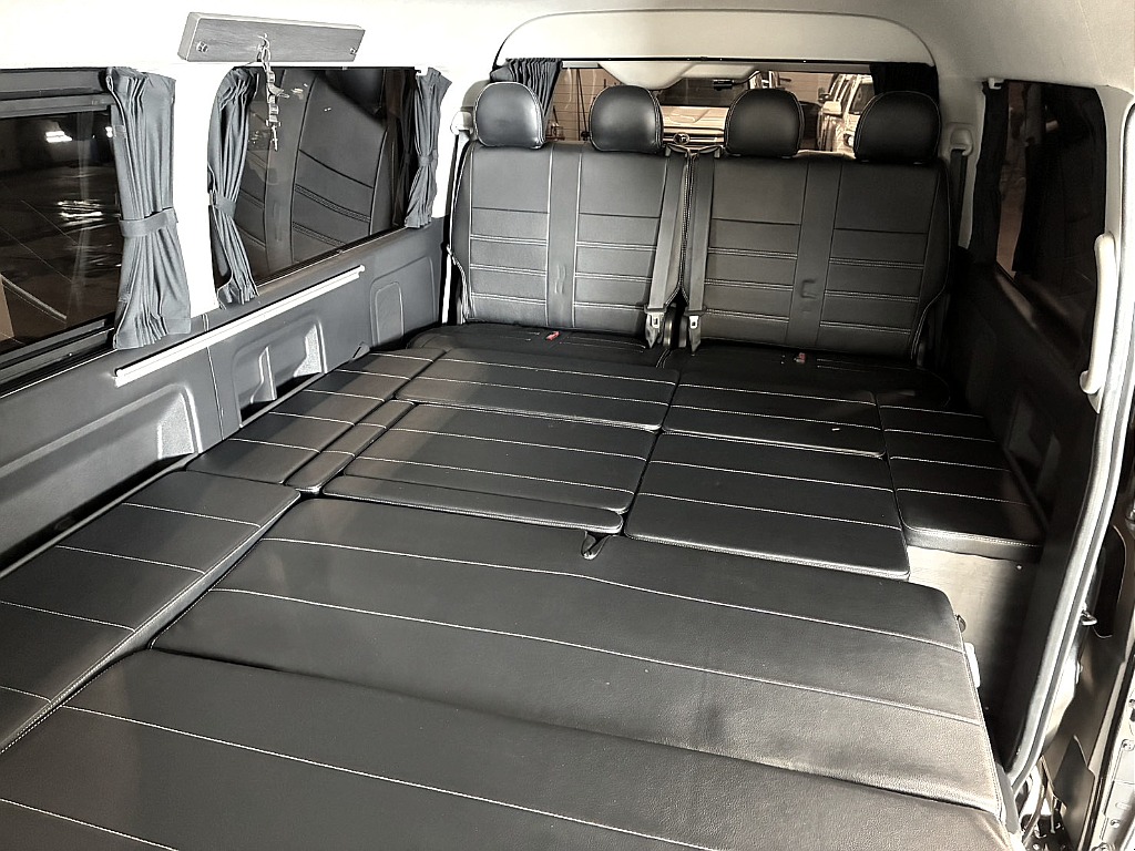 フルフラットで車中泊可♪カーテン付き♪
