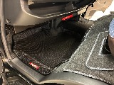 足元フロアマットもついてます♪
