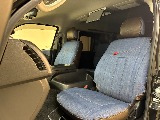 シートカバーはお洒落なデニム柄を採用。