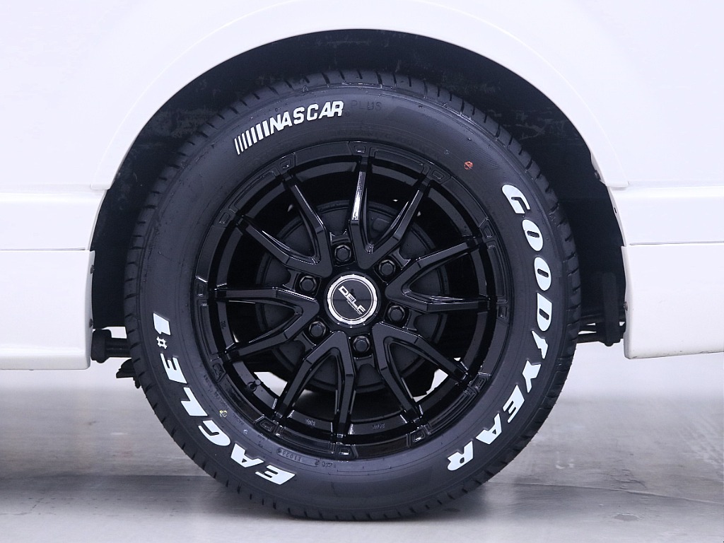 グッドイヤー　ナスカータイヤ　×　FLEX　Delf06　グロスブラック　アルミ