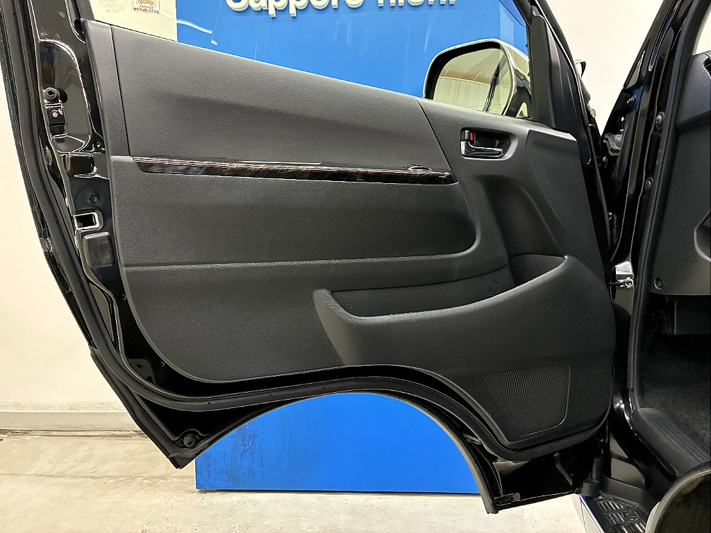 トヨタ&nbsp;ハイエースバン&nbsp;5D2.8DTスーパーGLダークプライムL 4WD&nbsp;8ナンバー工作車！&nbsp;北海道の詳細画像&nbsp;その15