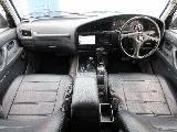 内装はシックなグレー内装です。