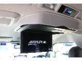 アルパイン製12.8インチフリップダウンモニター完備♪
