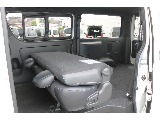 ２列目シートを折り畳み、跳ね上げすると更に荷室を広々と使用できます♪