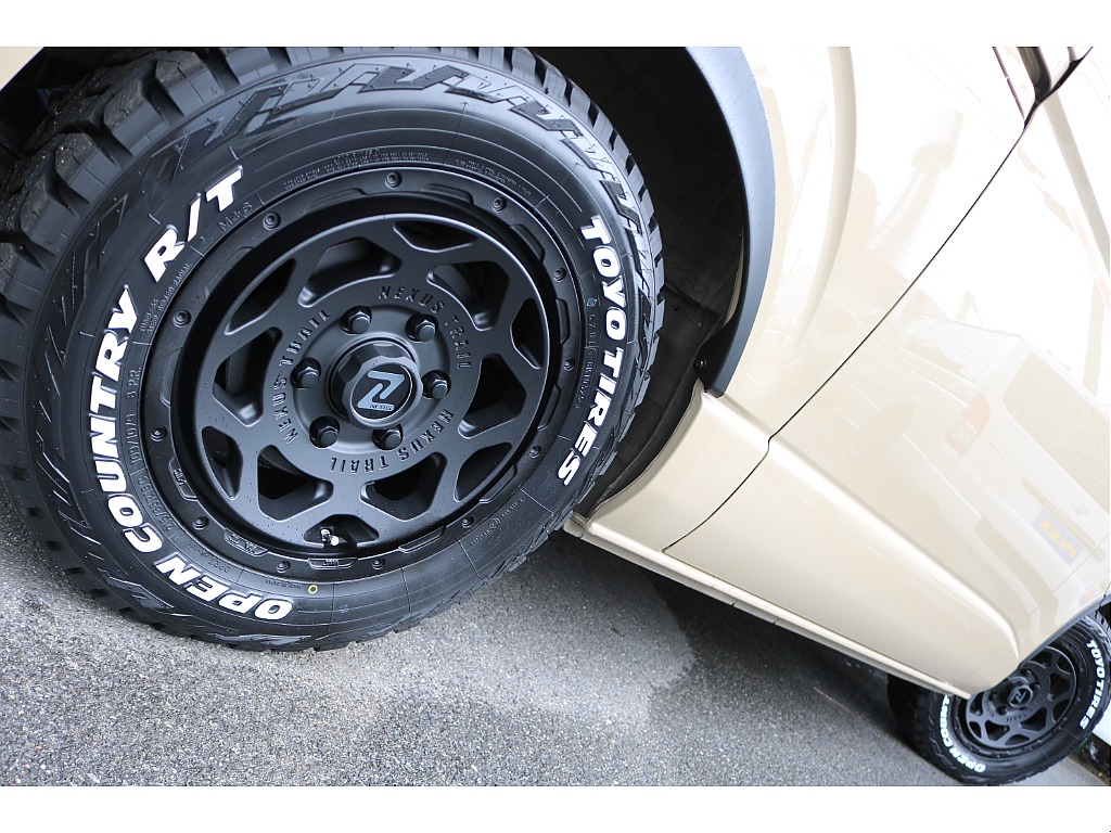 オフロード感のあるTOYOオープンカントリータイヤ