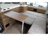 壁面レール式サイドテーブルはテーブル脚も折り畳み可能です♪
