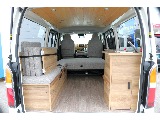 車内天井は無垢のヒノキ材を使用しており、天然木ならではの質感や香りを楽しみなか?らお過ごしいただけます○