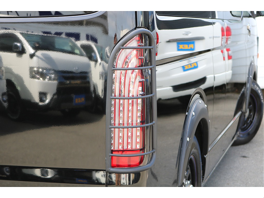 テールランプガードでワイルドな印象☆